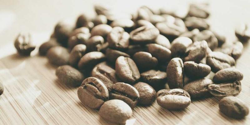 艺术涂鸦邂逅紫色家居：用创意生活用品点亮日常美学